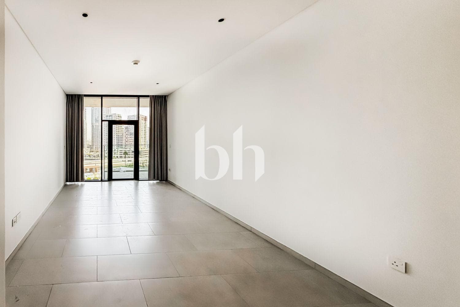 Studio Apartment in Marquise Square Tower