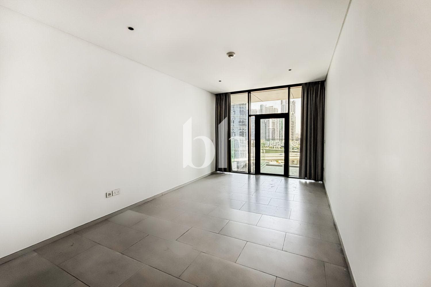 Studio Apartment in Marquise Square Tower - photo 2