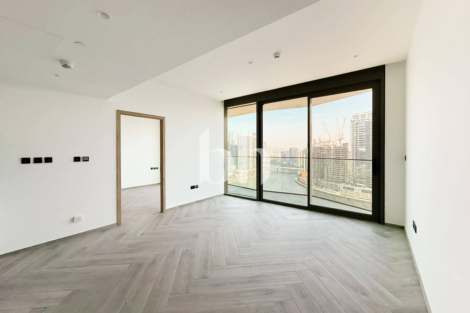1 Bedroom Apartment in Peninsula Three - photo 2
