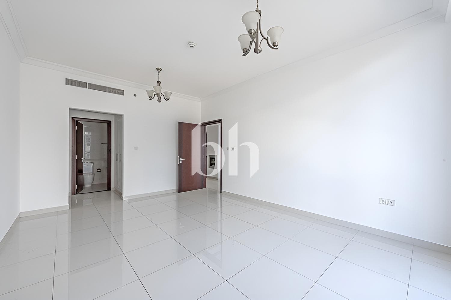 1 Bedroom Apartment in Majestic Tower - photo 2