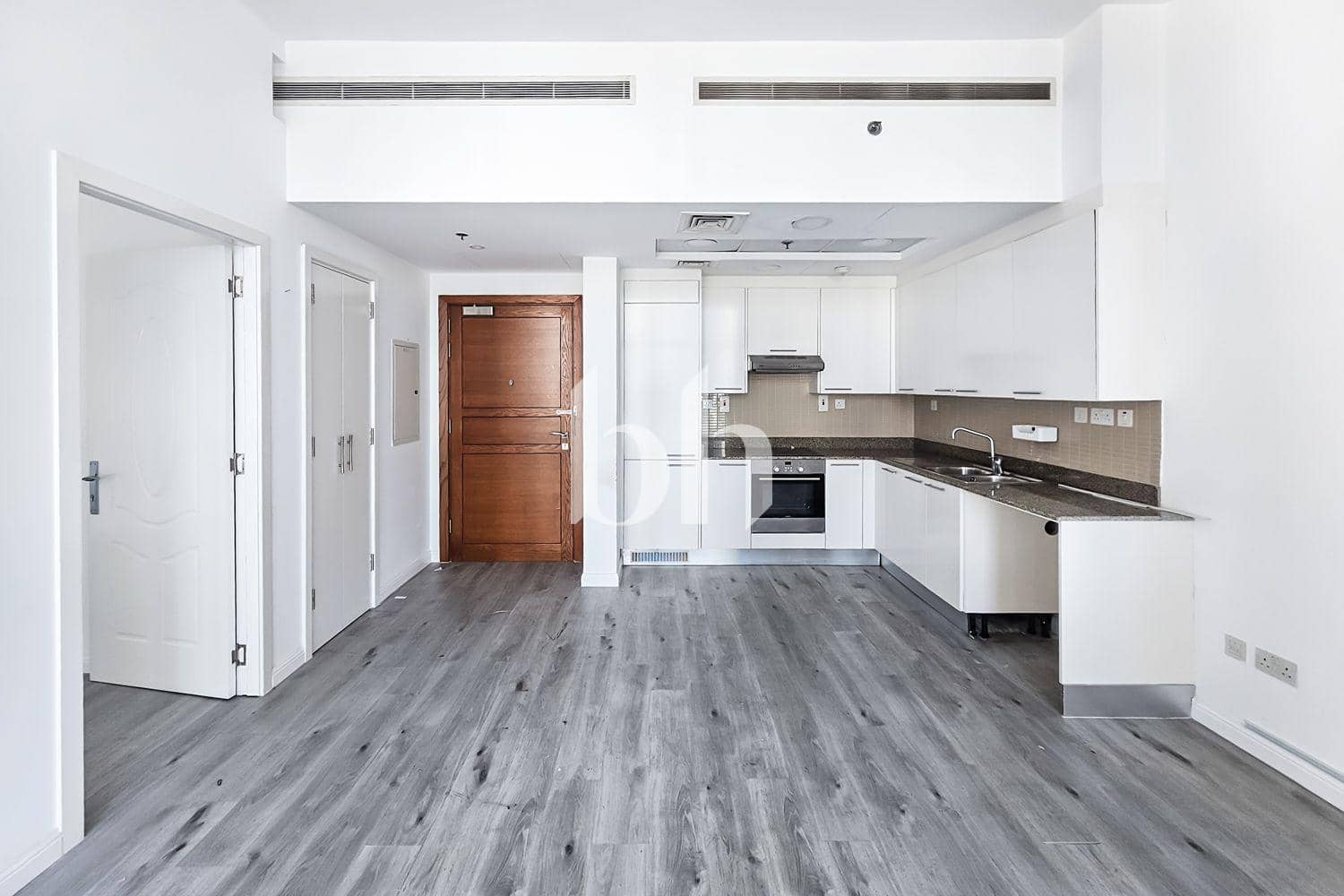 Studio Apartment in Bay Square Building 9