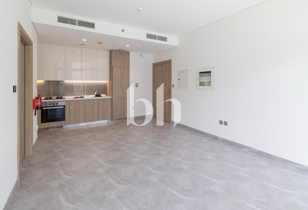 1 Bedroom Apartment in Peninsula Two - photo 1