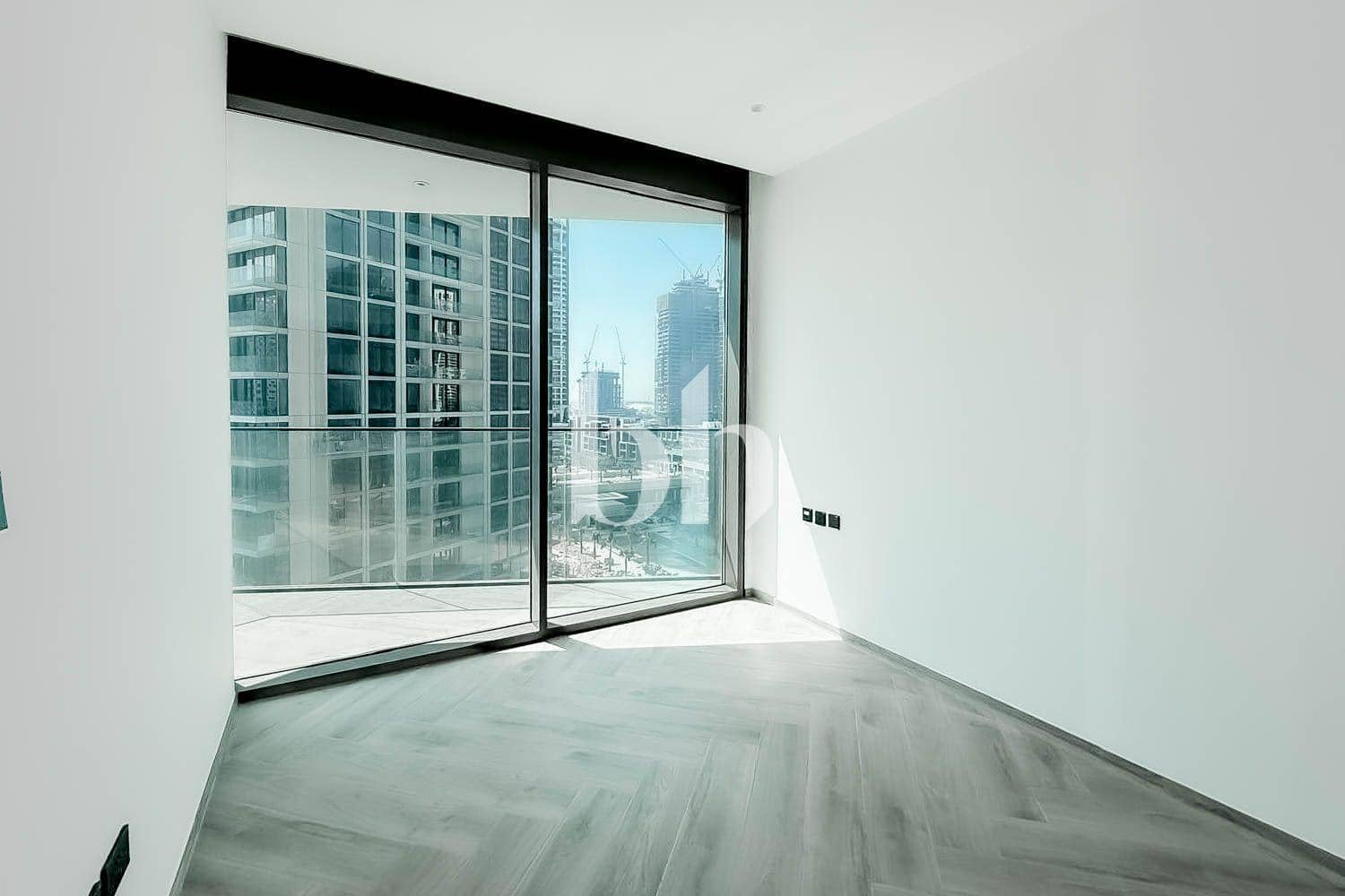 1 Bedroom Apartment in Peninsula Three - photo 2