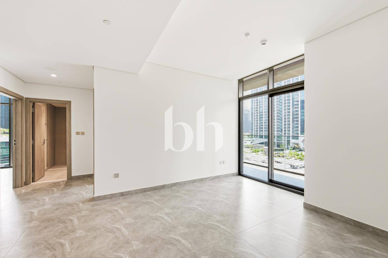 2 Bedroom Apartment in Peninsula Two - photo 2