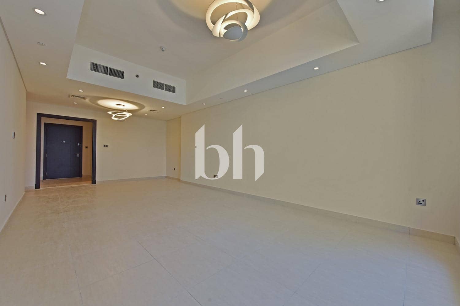 3 Bedroom Apartment in Bahwan Tower Downtown - photo 1