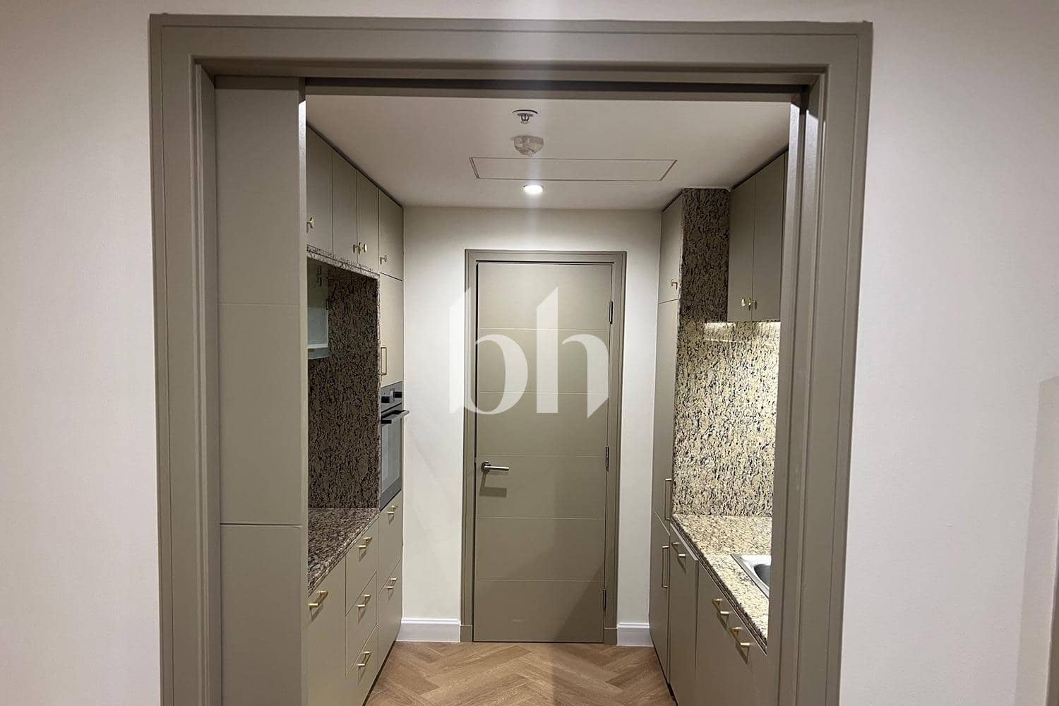 1 Bedroom Apartment in South Ridge 3 - photo 2