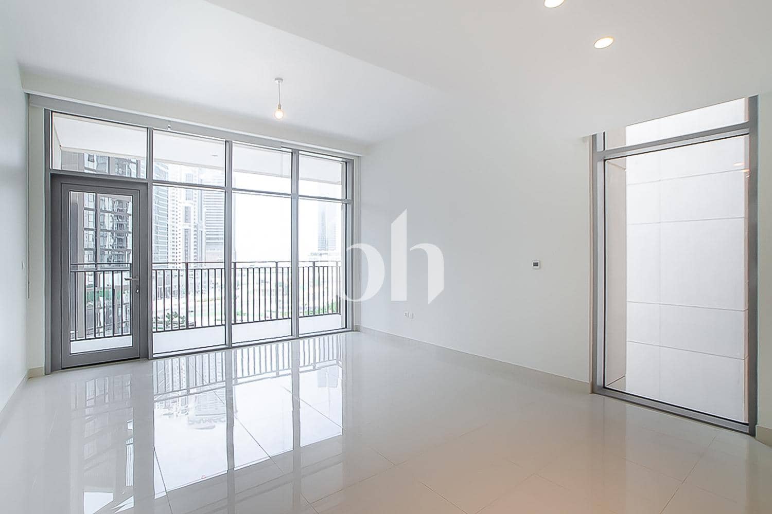 2 Bedroom Apartment in Boulevard Crescent Tower 1 - photo 2