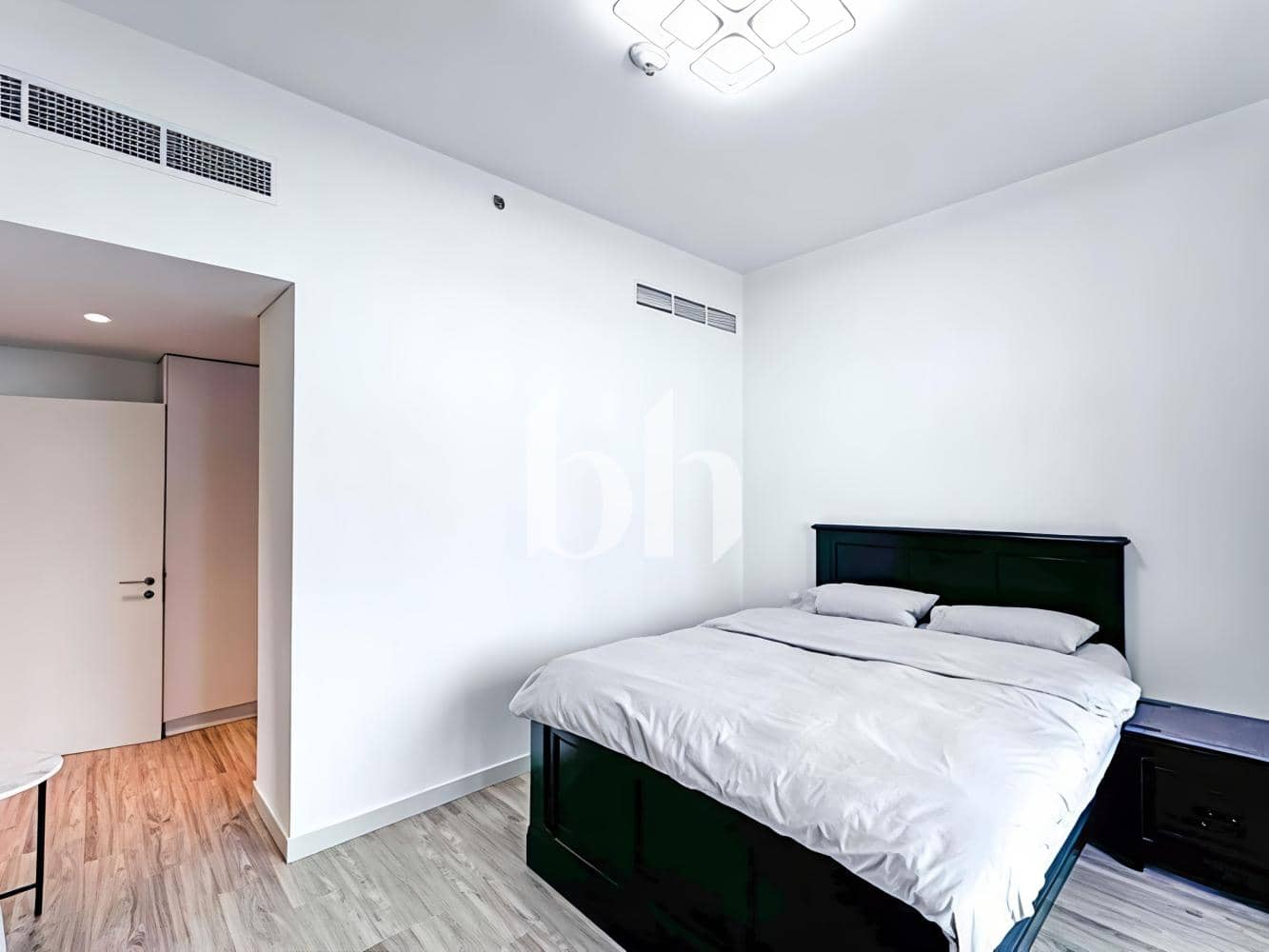2 Bedroom Apartment in Boulevard Crescent Tower 1 - photo 2