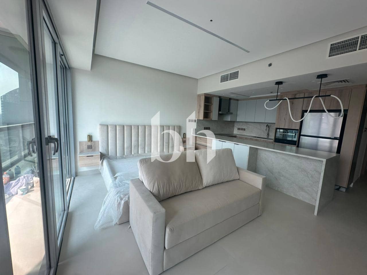Studio Apartment in 8 Boulevard Walk - photo 1