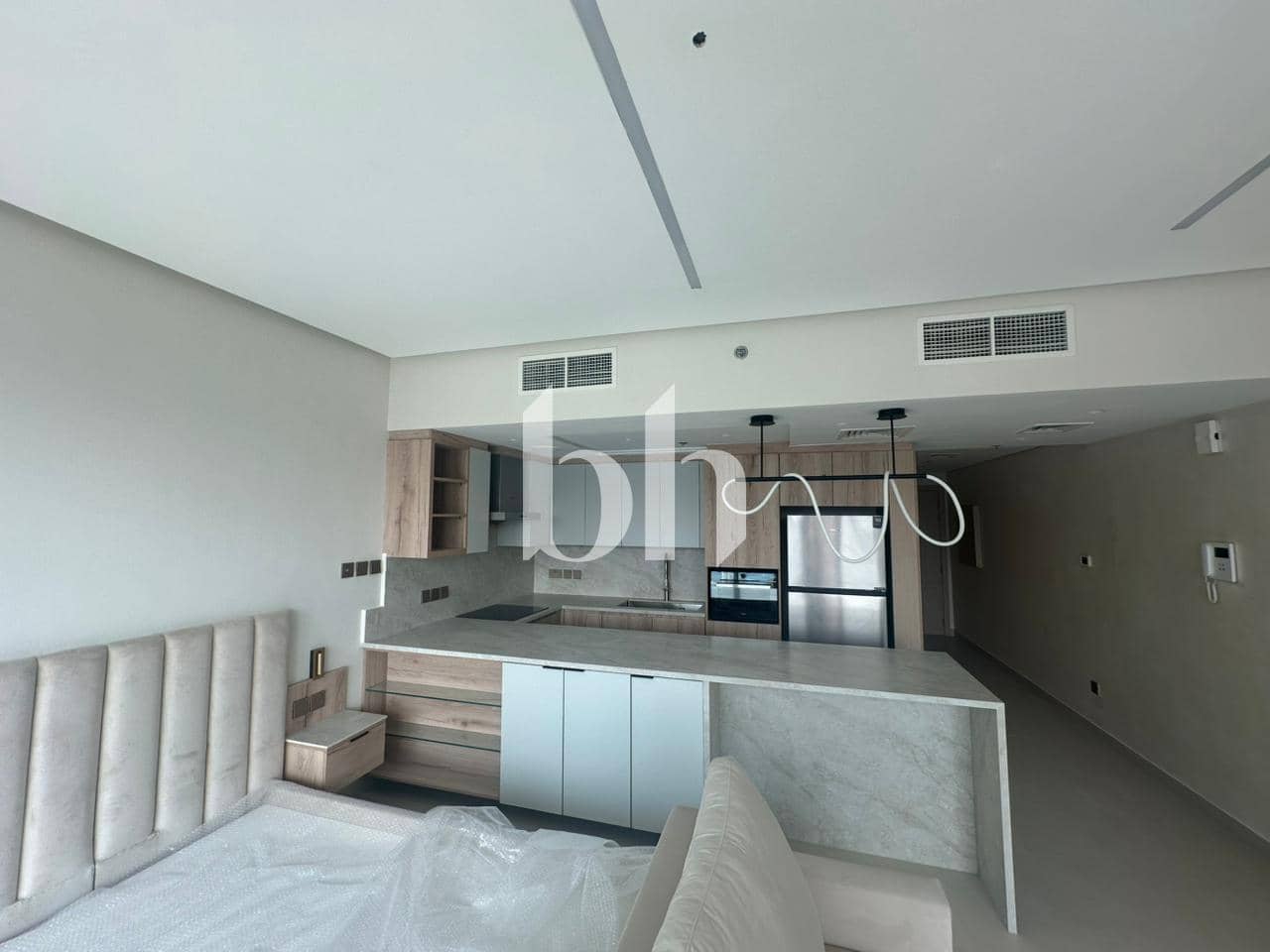 Studio Apartment in 8 Boulevard Walk - photo 2