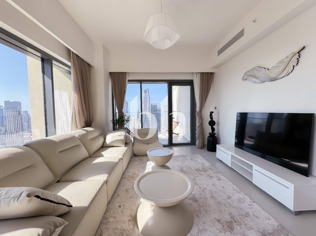 3 Bedroom Apartment in Burj Royale - photo 1