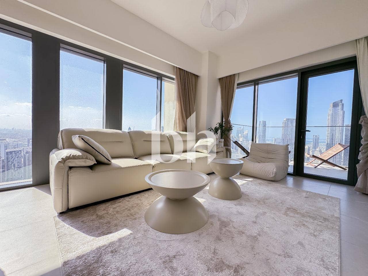 3 Bedroom Apartment in Burj Royale - photo 2