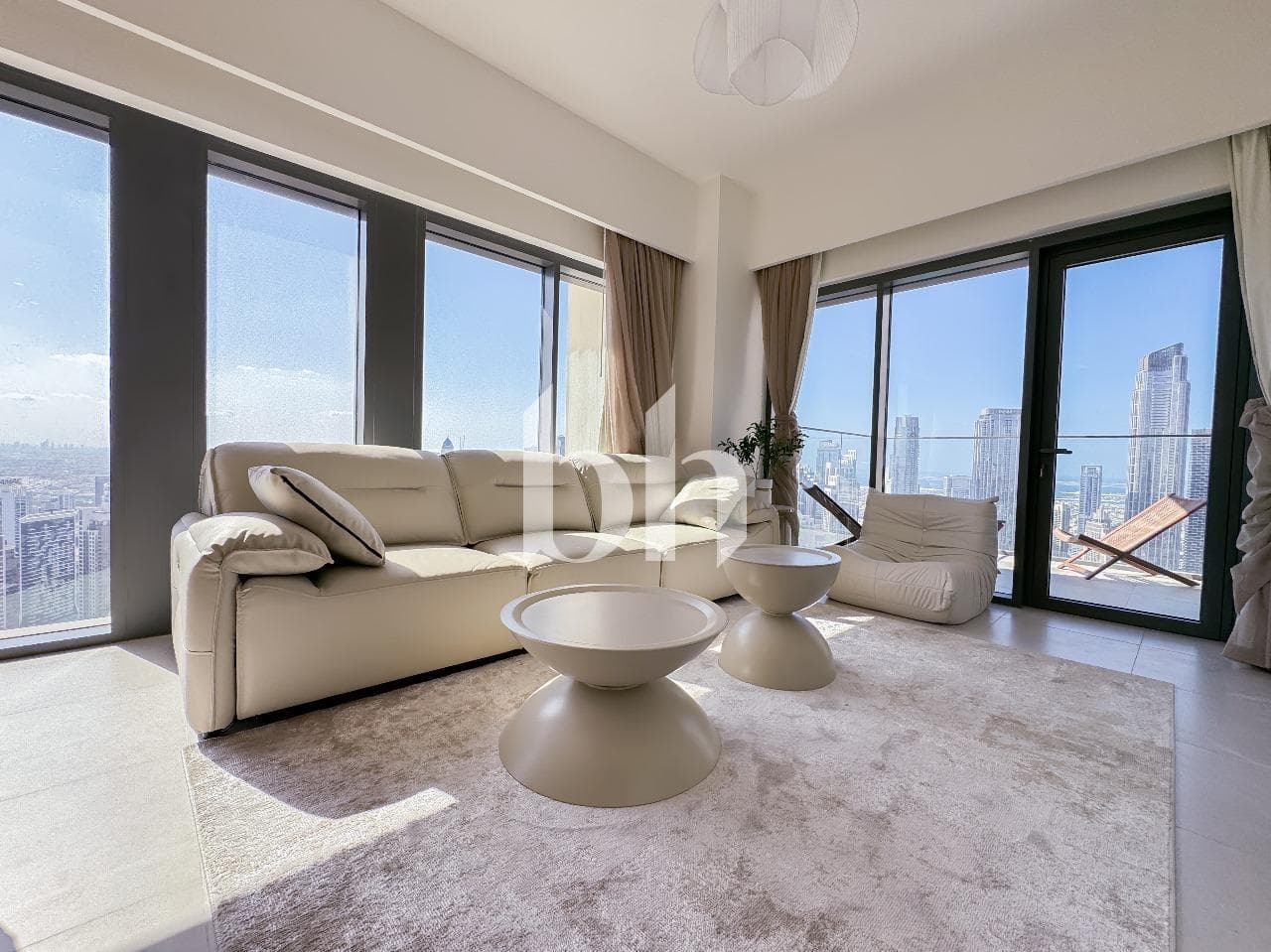 3 Bedroom Apartment in Burj Royale - photo 1