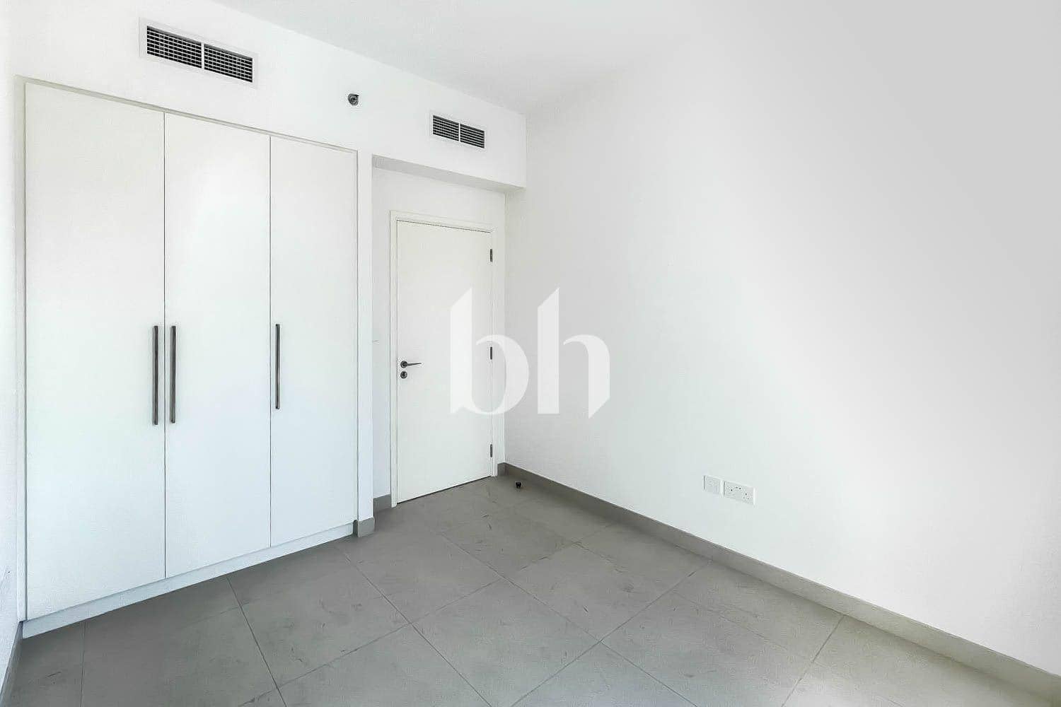 1 Bedroom Apartment in Burj Crown - photo 2
