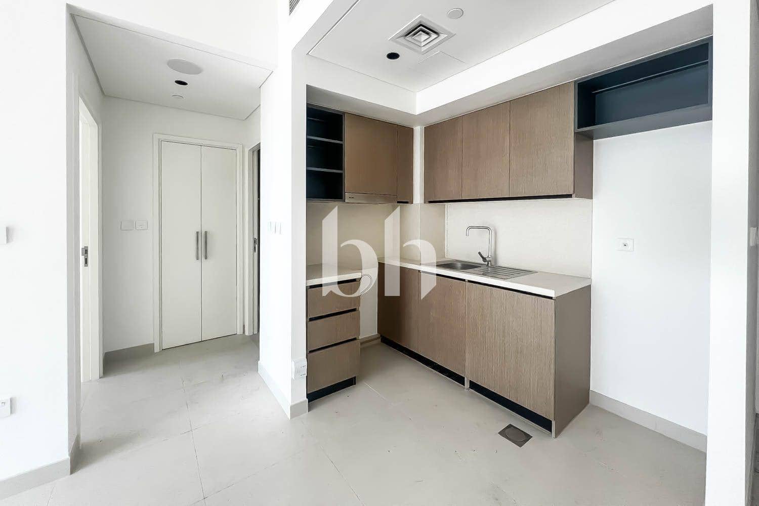 1 Bedroom Apartment in Burj Crown - photo 1