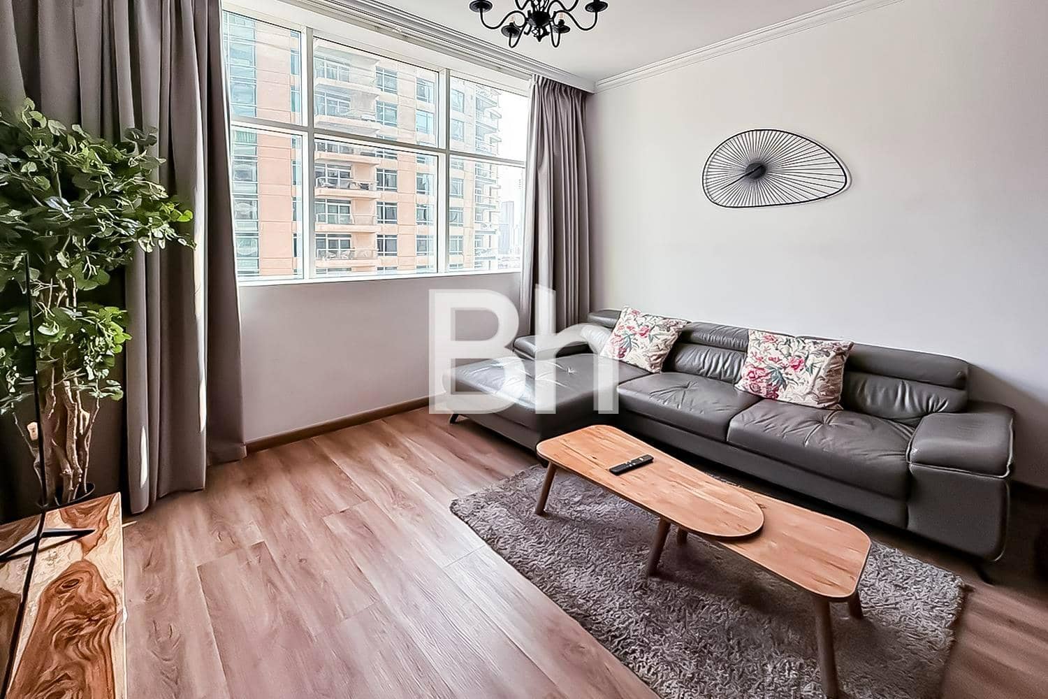 1 Bedroom Apartment in Burj Al Nujoom - photo 1