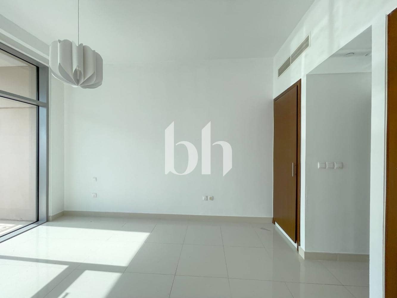 1 Bedroom Apartment in Boulevard Crescent Tower 1 - photo 2