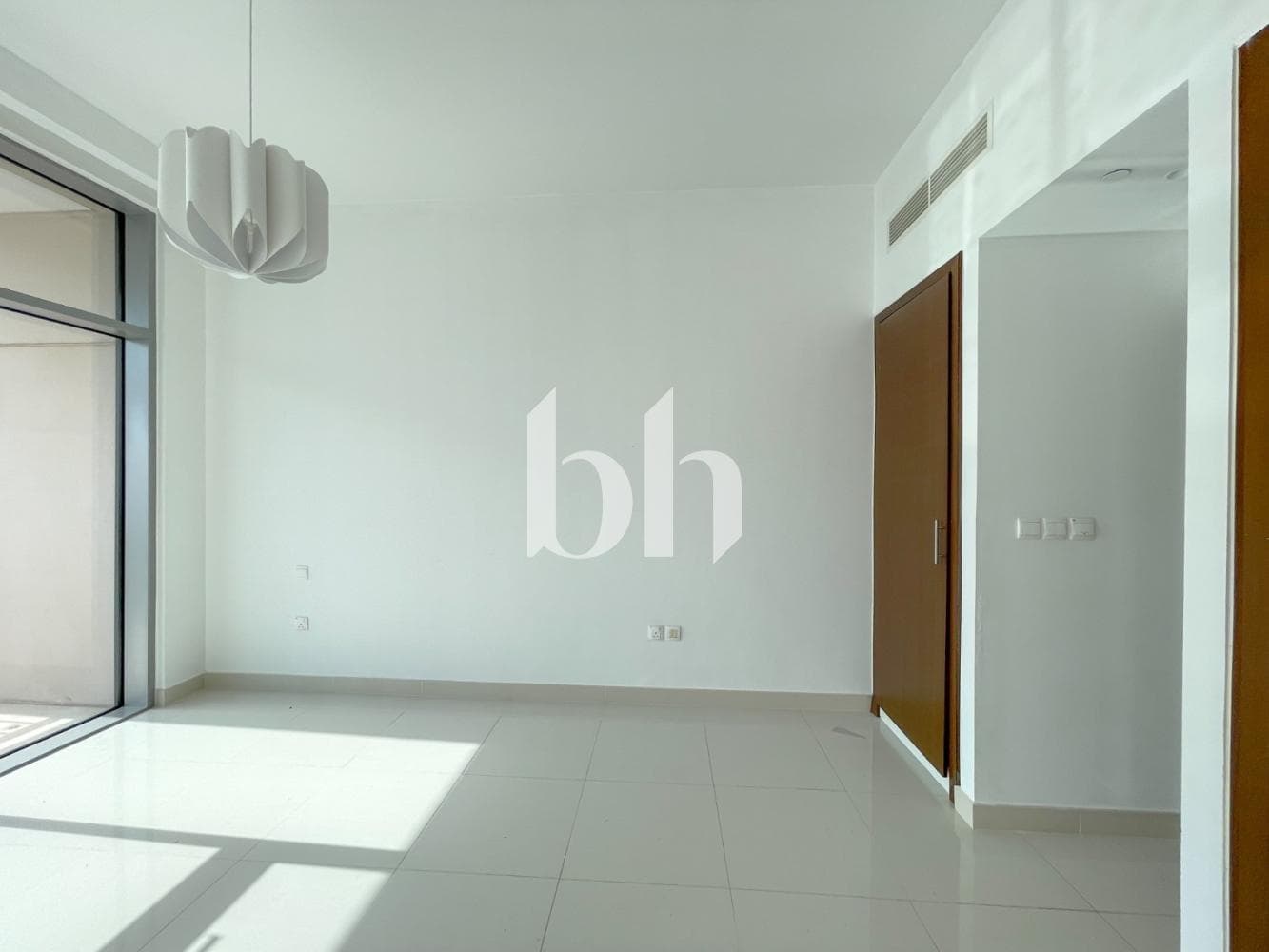 1 Bedroom Apartment in Boulevard Crescent Tower 1 - photo 2