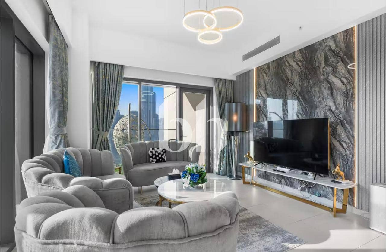 3 Bedroom Apartment in Burj Royale - photo 1