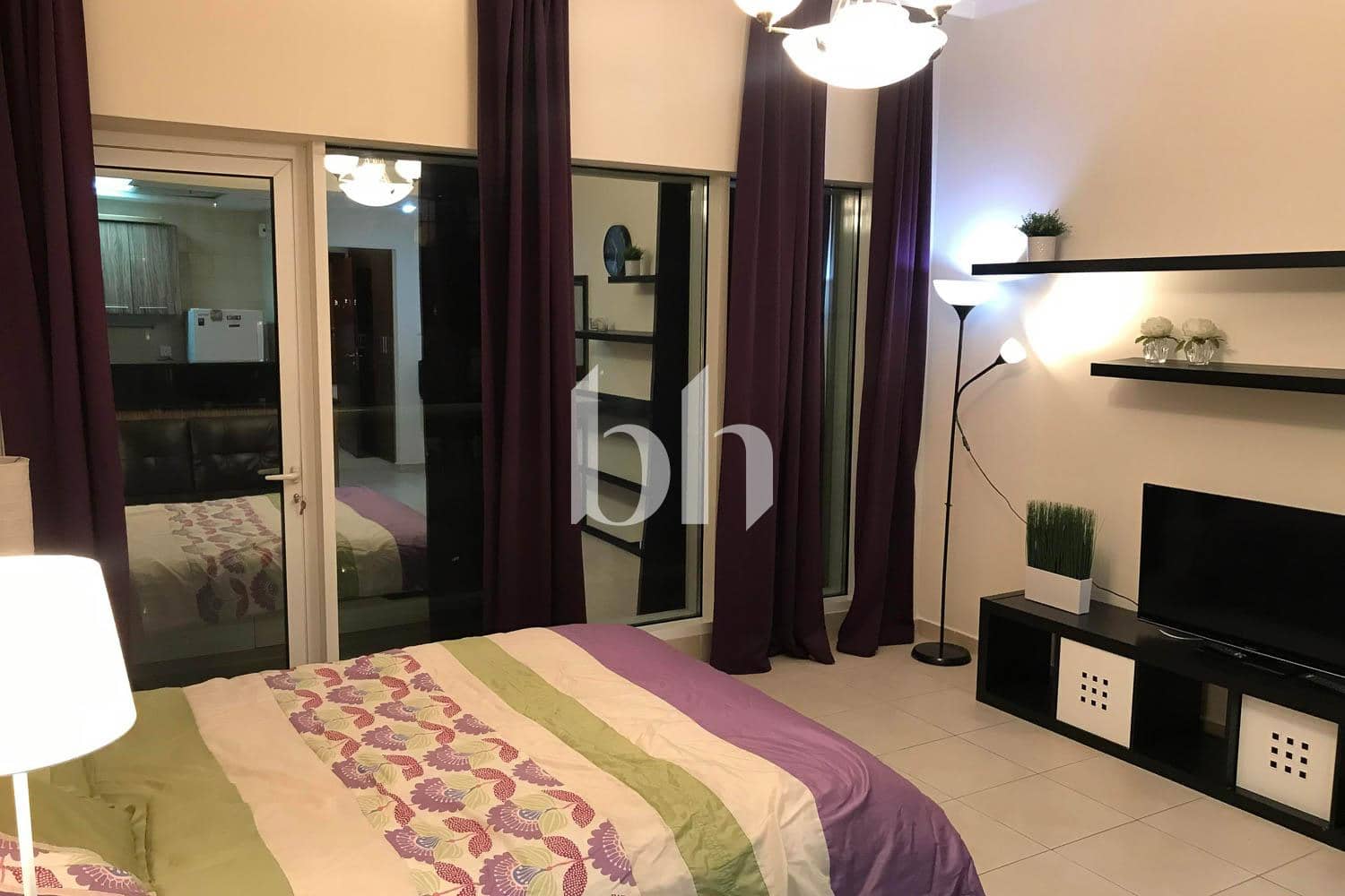 Studio Apartment in Burj Al Nujoom - photo 2