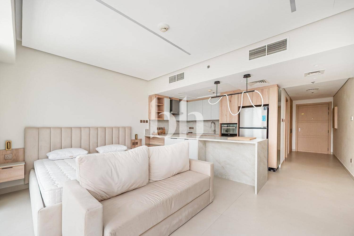 Studio Apartment in 8 Boulevard Walk - photo 2