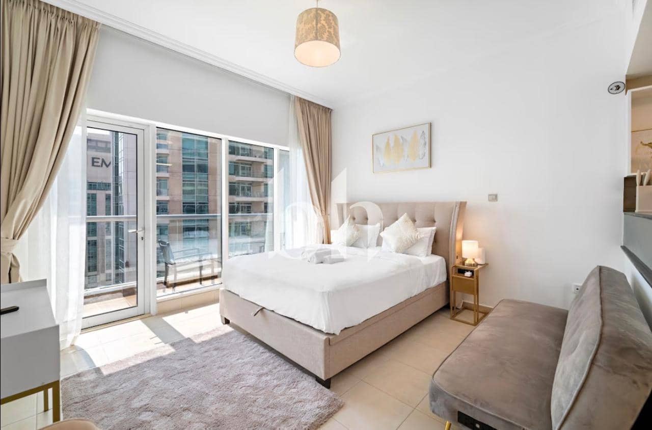 Studio Apartment in Burj Al Nujoom