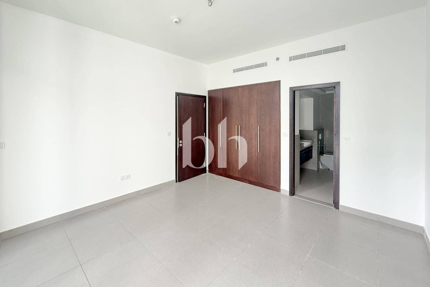 1 Bedroom Apartment in Bellevue Tower 1 - photo 1