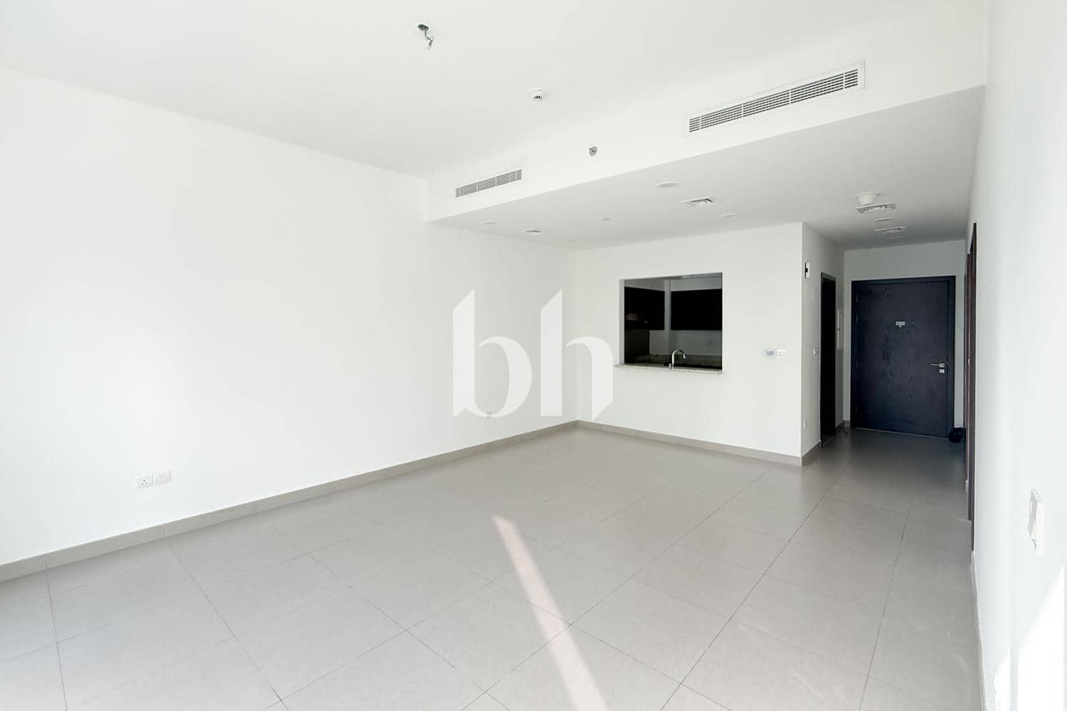 1 Bedroom Apartment in Bellevue Tower 1 - photo 2