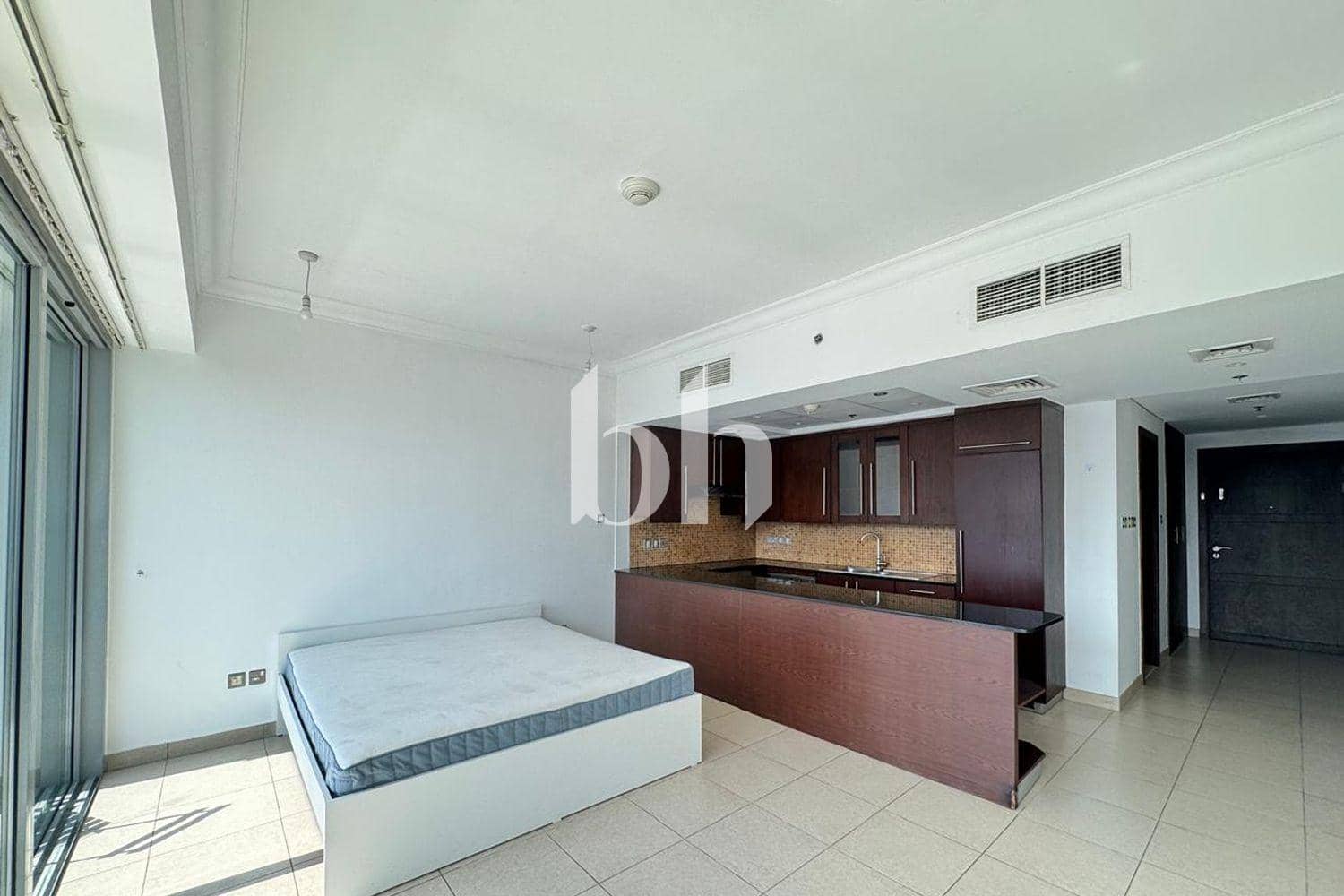 Studio Apartment in 8 Boulevard Walk - photo 2