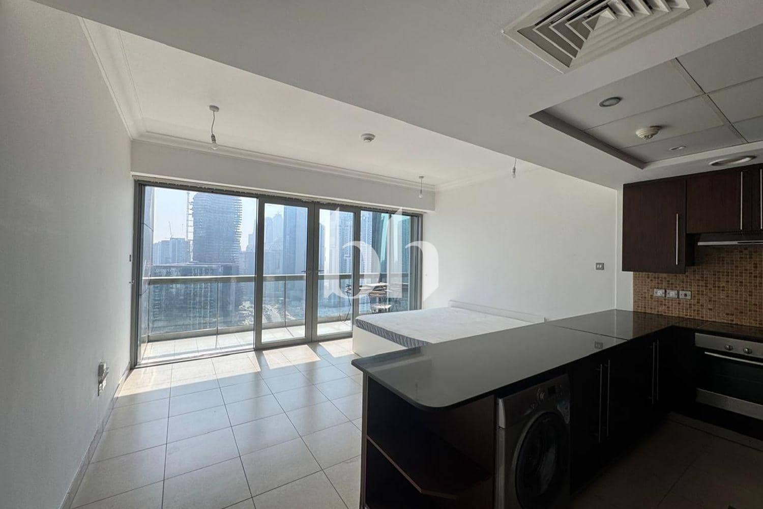 Studio Apartment in 8 Boulevard Walk - photo 1