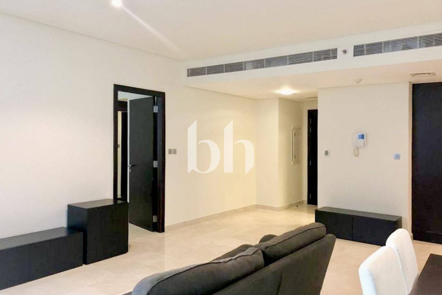 1 Bedroom Apartment in Sky Gardens - photo 2