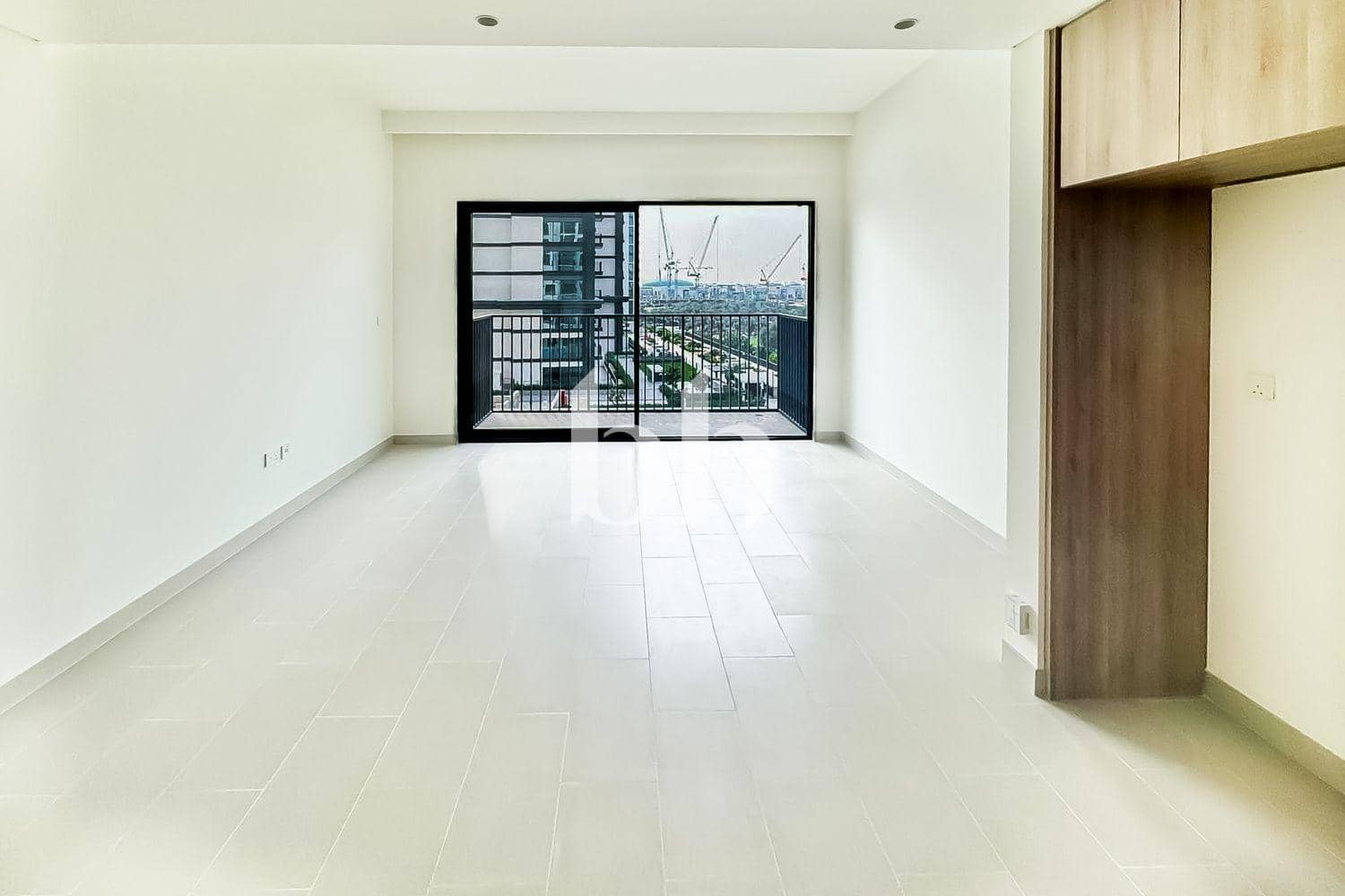 2 Bedroom Apartment in Park Field Tower 2