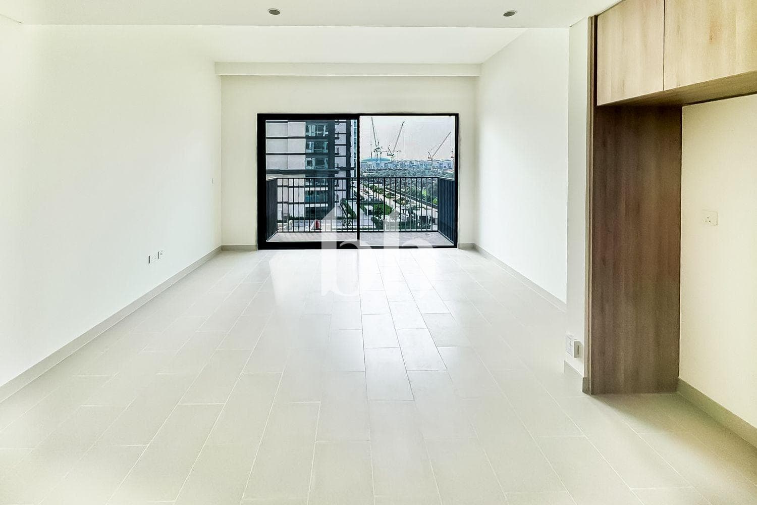 2 Bedroom Apartment in Park Field Tower 2