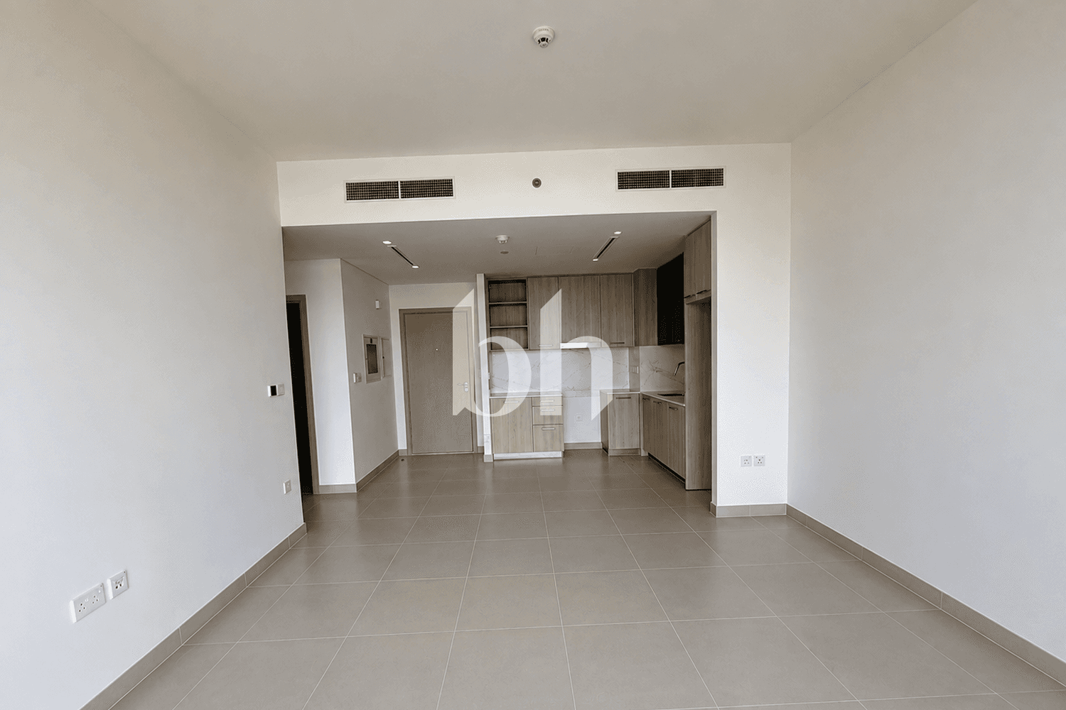 1 Bedroom Apartment in Golf Grand - photo 2