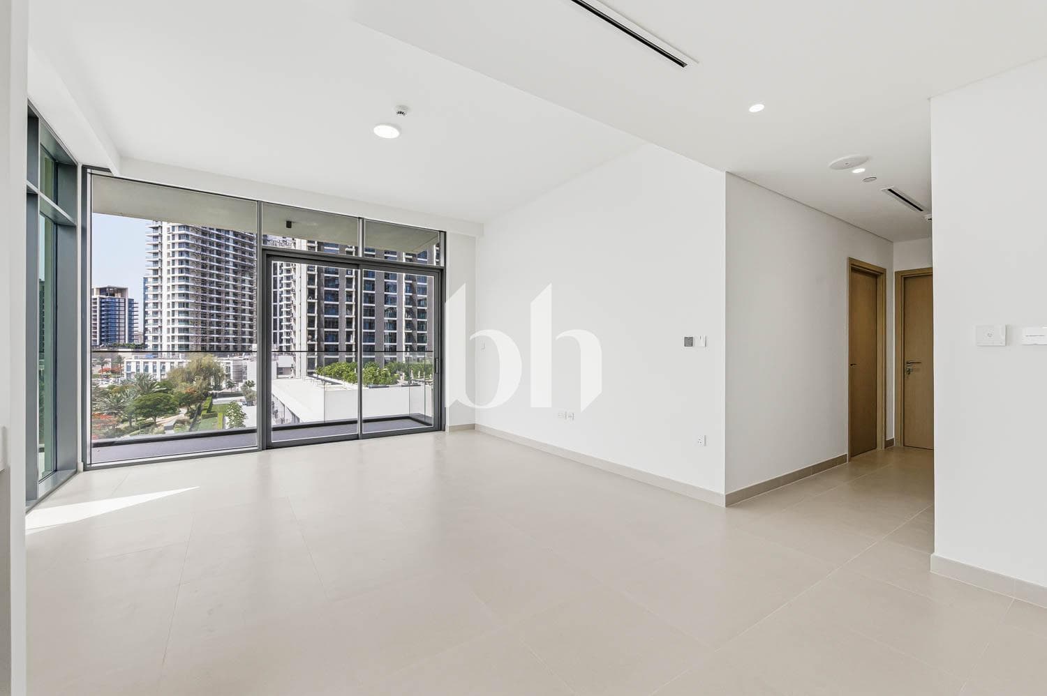 2 Bedroom Apartment in Golf Grand - photo 2