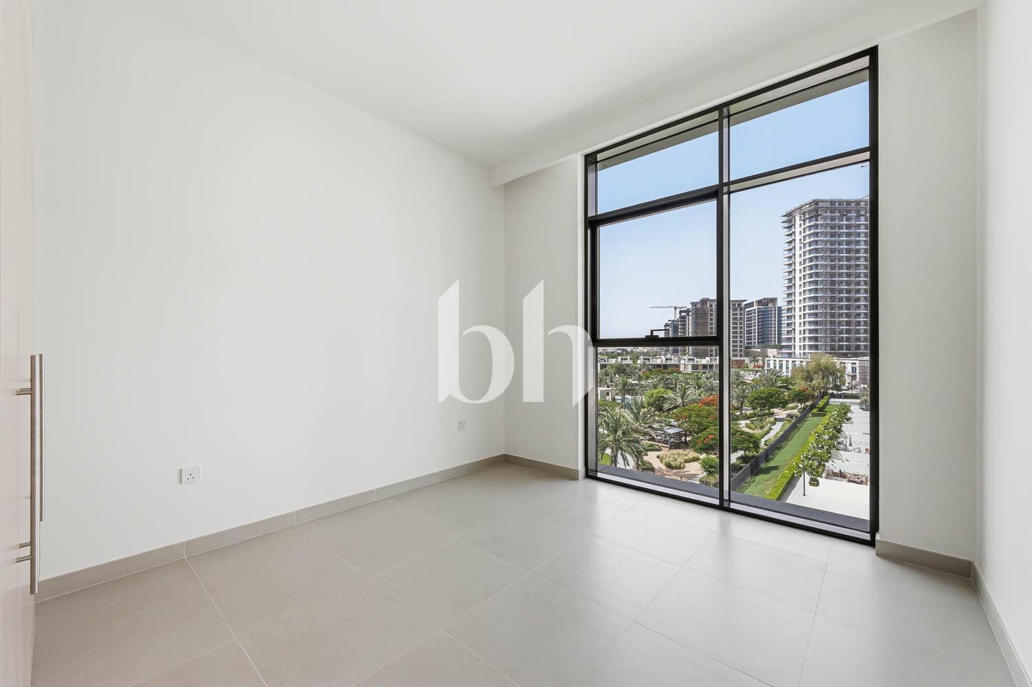 2 Bedroom Apartment in Golf Grand - photo 2