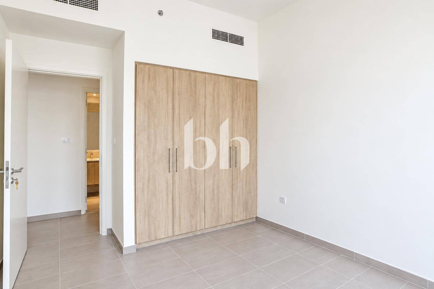 1 Bedroom Apartment in Park Ridge Tower C - photo 2