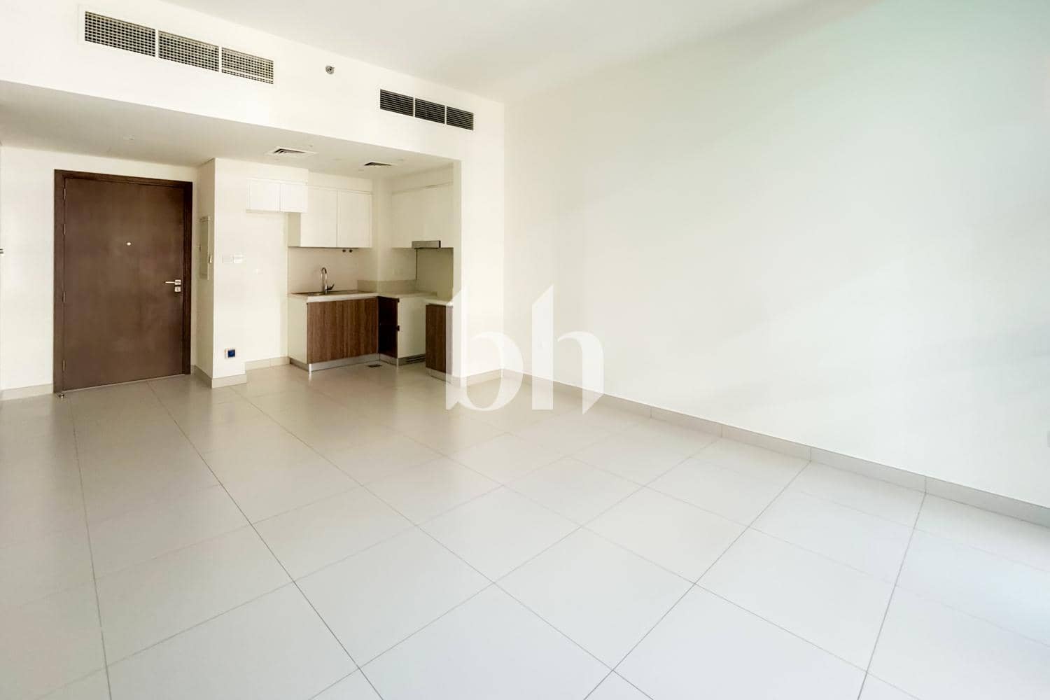 1 Bedroom Apartment in Park Point Building A - photo 1