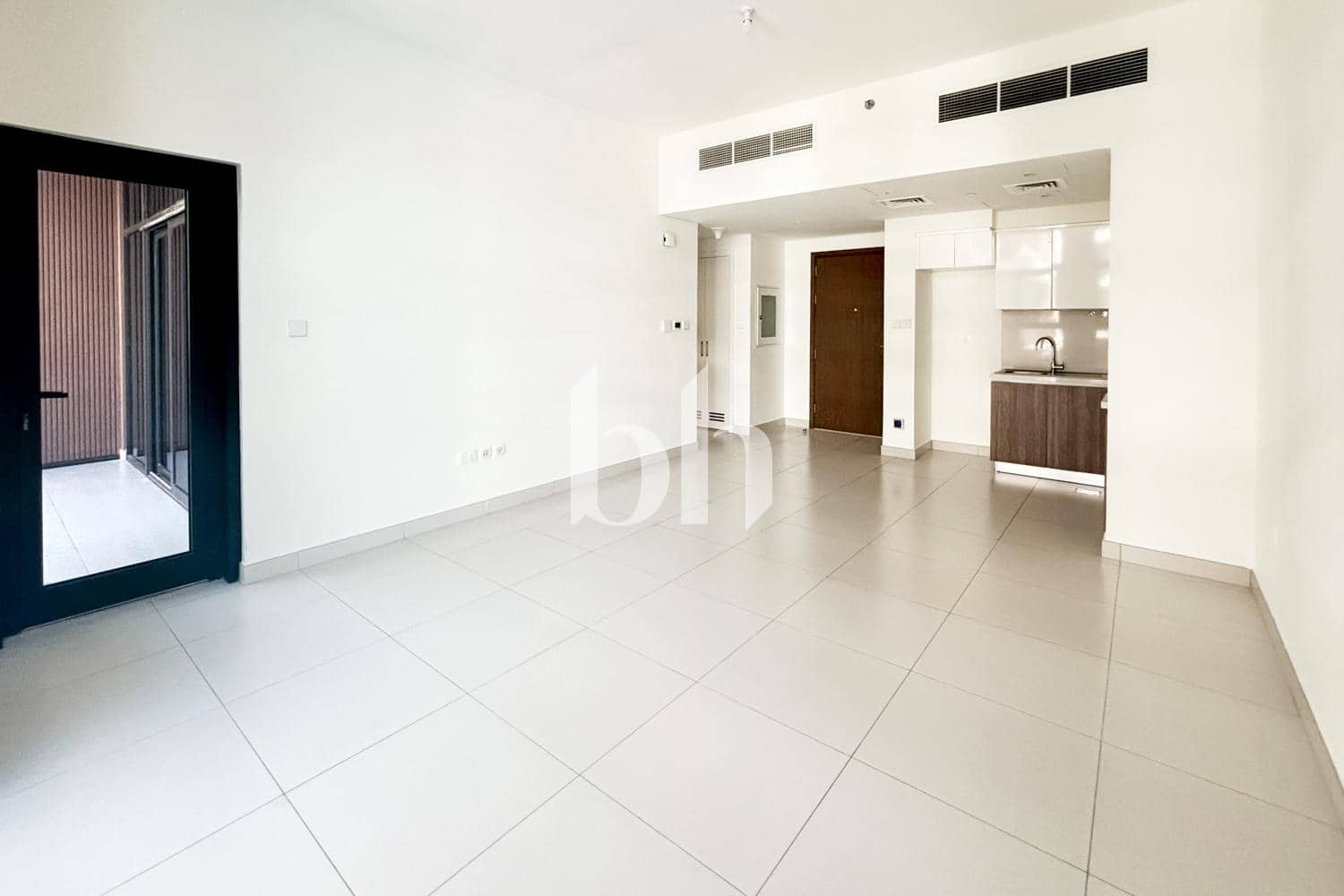 1 Bedroom Apartment in Park Point Building A - photo 2