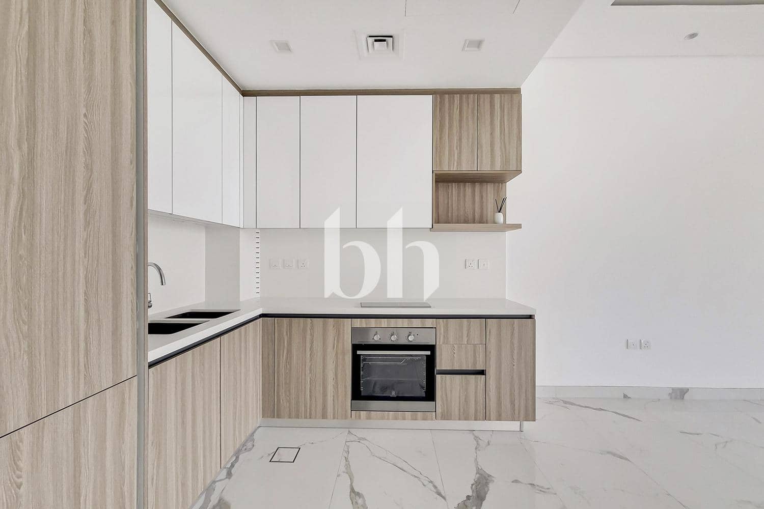 1 Bedroom Apartment in Pinnacle - photo 1