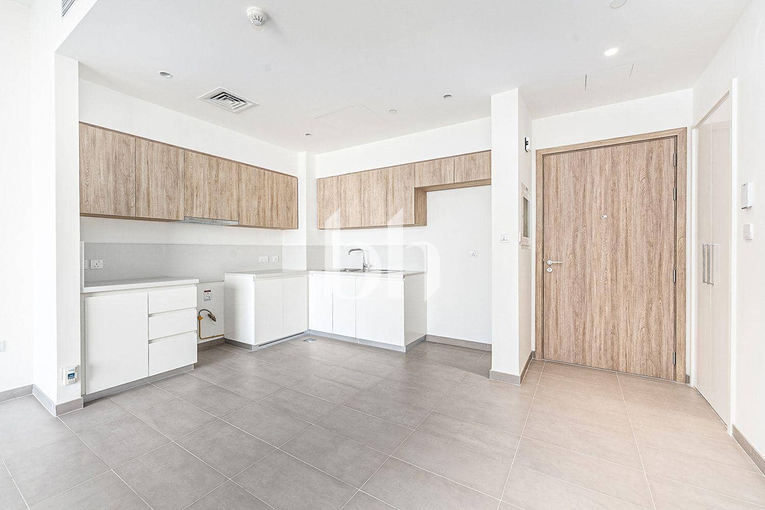 1 Bedroom Apartment in Park Ridge Tower C - photo 2