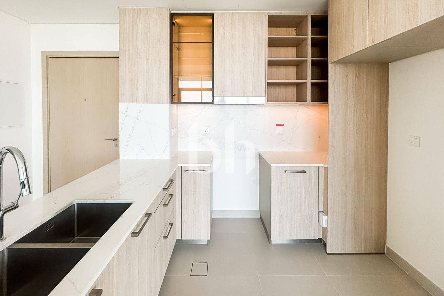 3 Bedroom Apartment in Golf Grand - photo 2