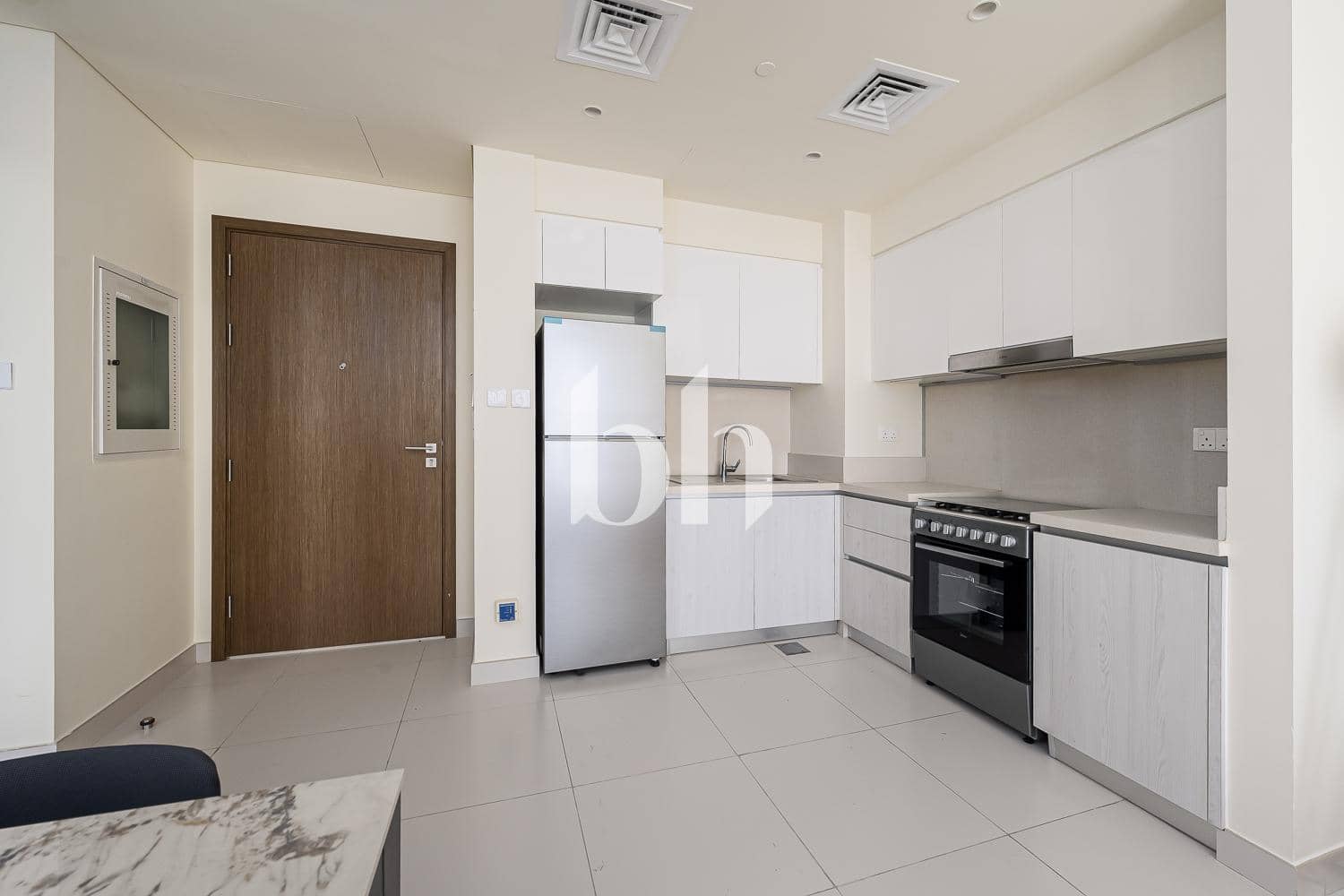 1 Bedroom Apartment in Park Point Building C - photo 2