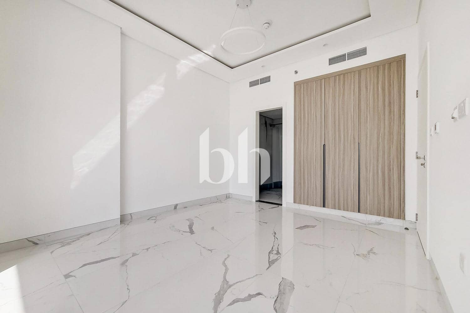 1 Bedroom Apartment in Pinnacle - photo 2