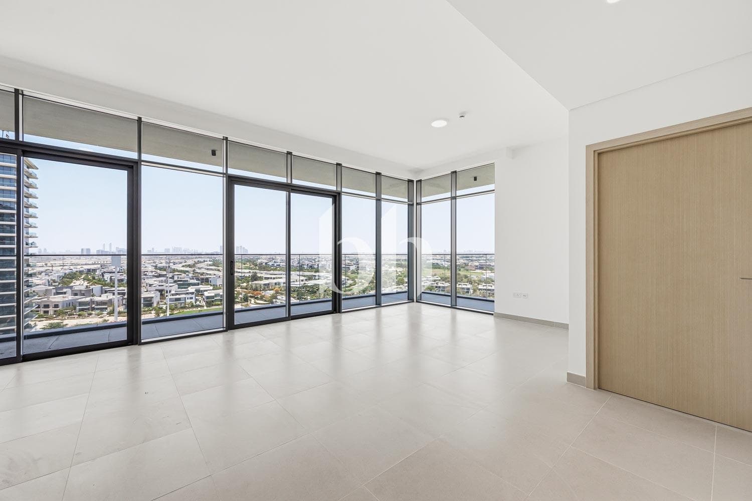 3 Bedroom Apartment in Golf Grand - photo 2