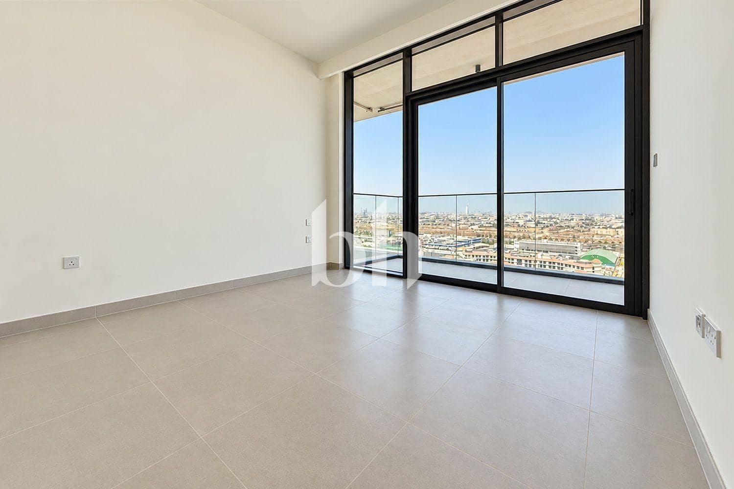 2 Bedroom Apartment in Golf Grand - photo 2
