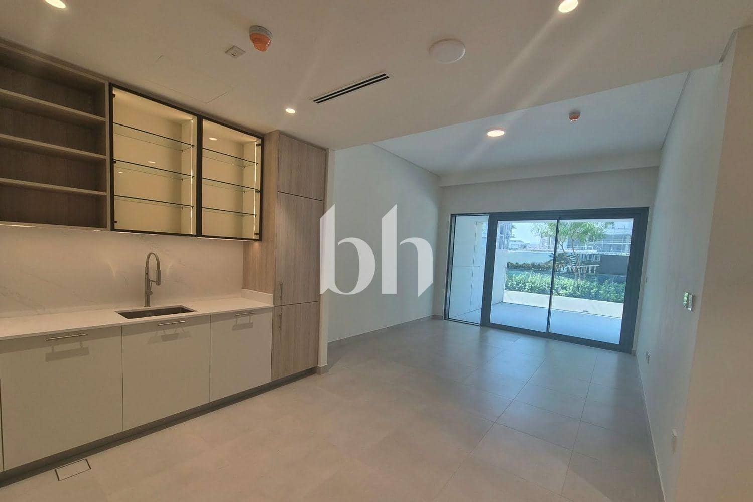 1 Bedroom Apartment in Parkside Views - photo 2