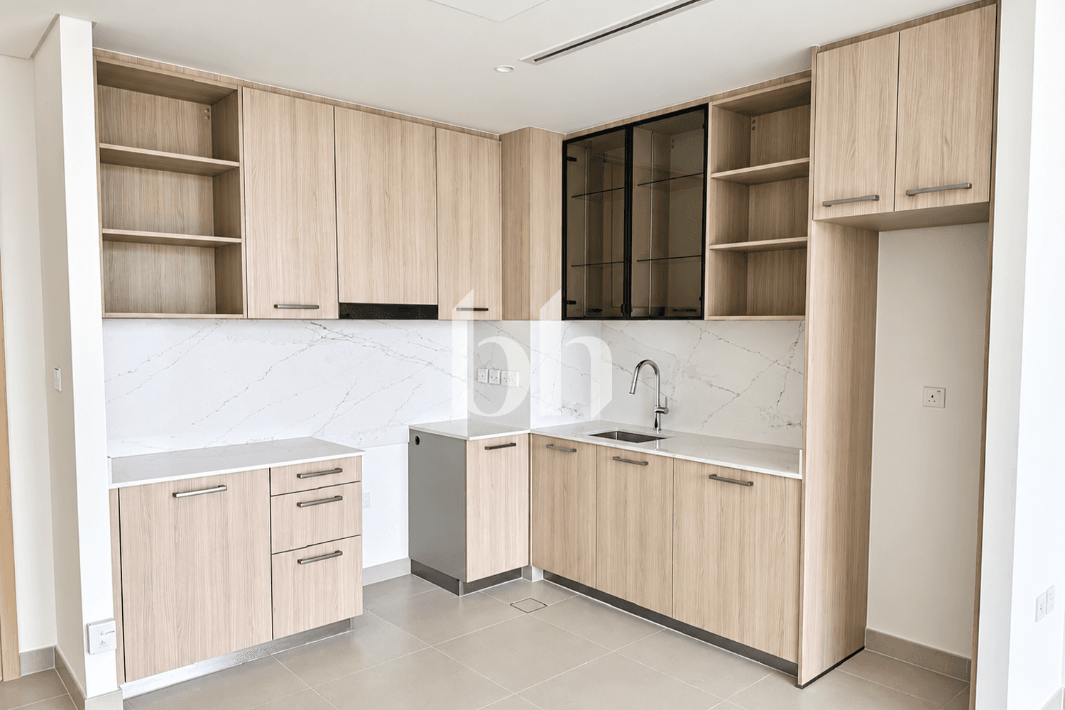 1 Bedroom Apartment in Golf Grand - photo 1