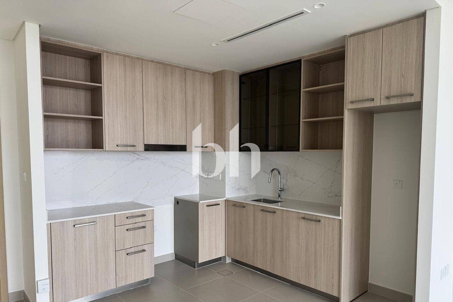 1 Bedroom Apartment in Golf Grand - photo 2