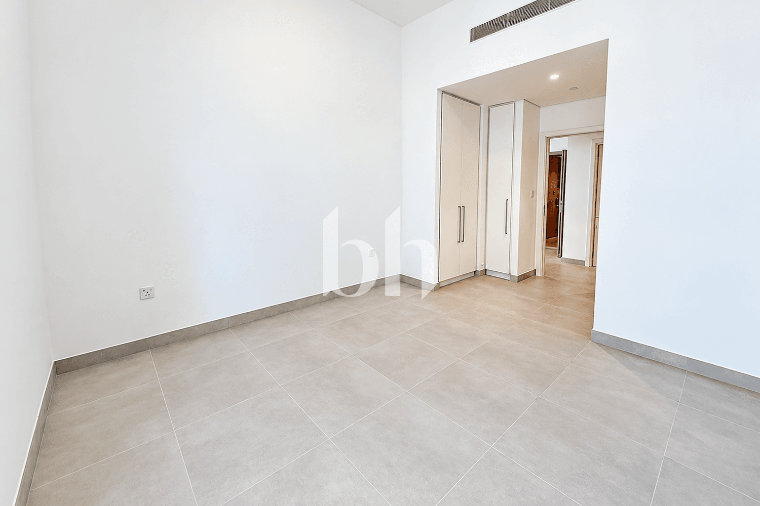 3 Bedroom Apartment in Parkside Views - photo 2